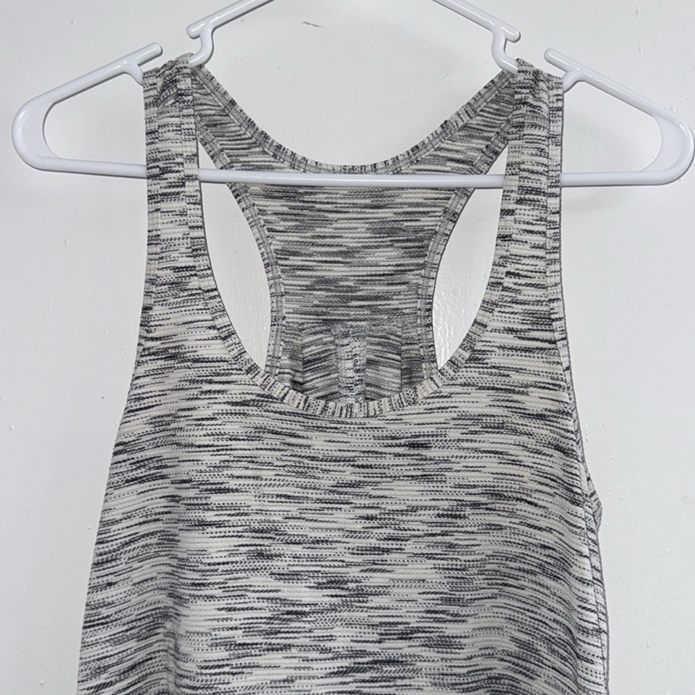 Lululemon Salute the Sun Singlet II
Tiger Space Dye Black White size 6 - Picture 7 of 10